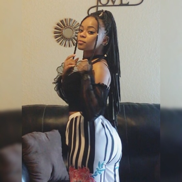 Meet your Posher, Kristina. - Picture 4 of 8